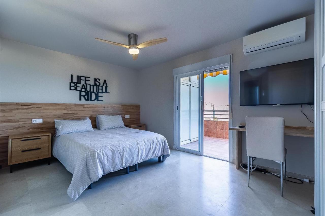 Vistas Azules -- Remodeled, Large Terrace, Spectacular Ocean Views And Beach Level Access Torremolinos Exteriör bild